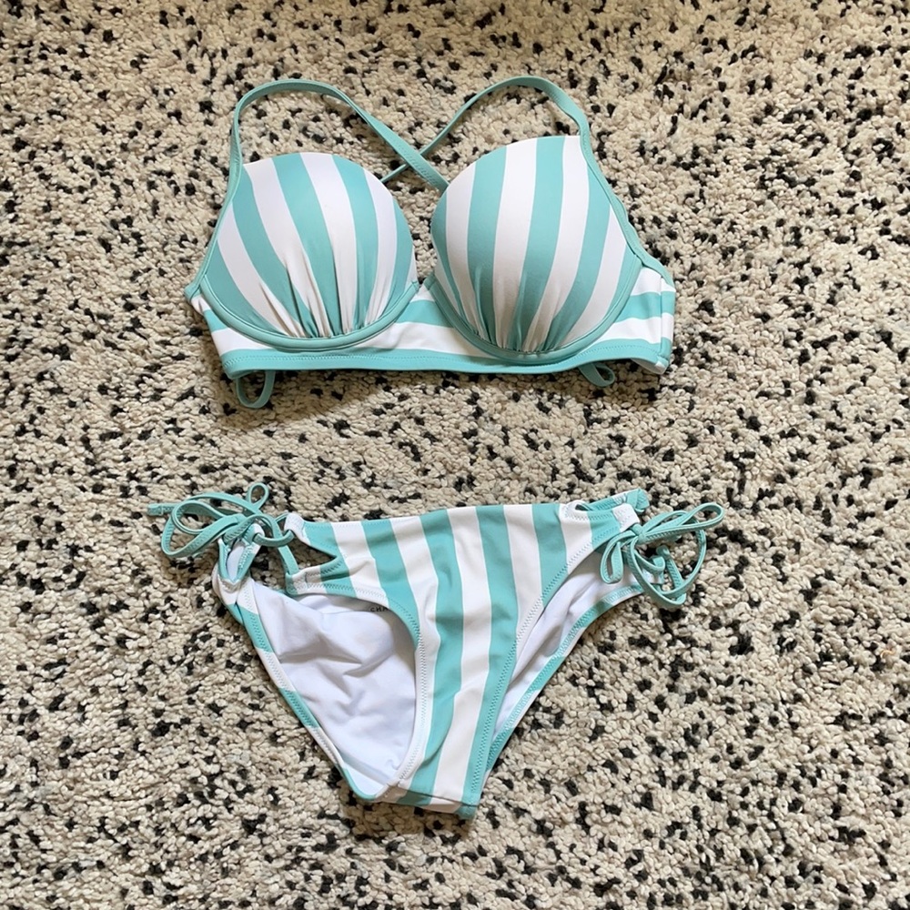NWOT tag stripped bikini set 38 B size M bottoms